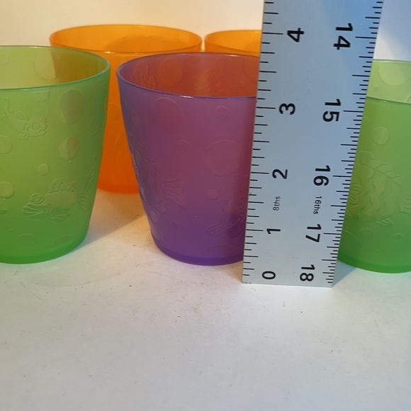Kids drinking cups Set of small plastic drinking cups in multiple colors - Picture 6 of 7